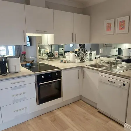 Tastefully Refurbed 2bed - 3 Mins To Trinity & Docks Apartment Dublin