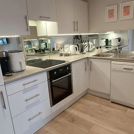 アパート Tastefully Refurbed 2bed - 3 Mins To Trinity & Docks *